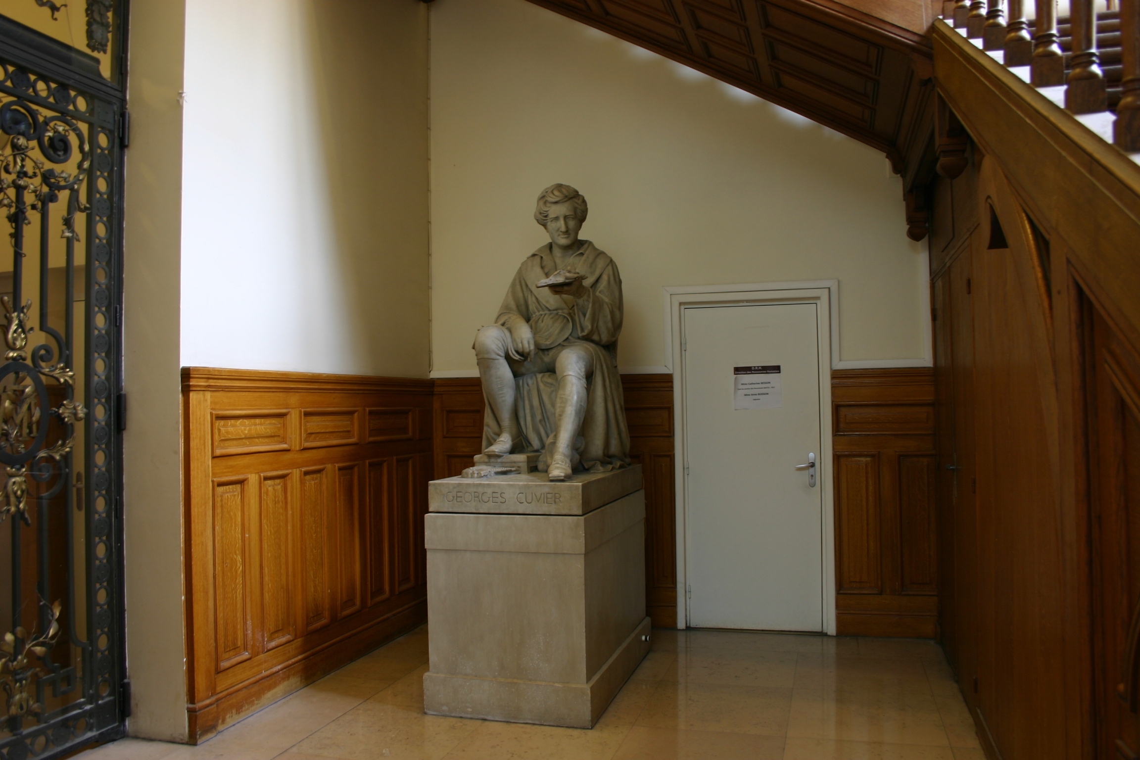 Georges Cuvier's statue, Université Paris Descartes, Paris (5).JPG